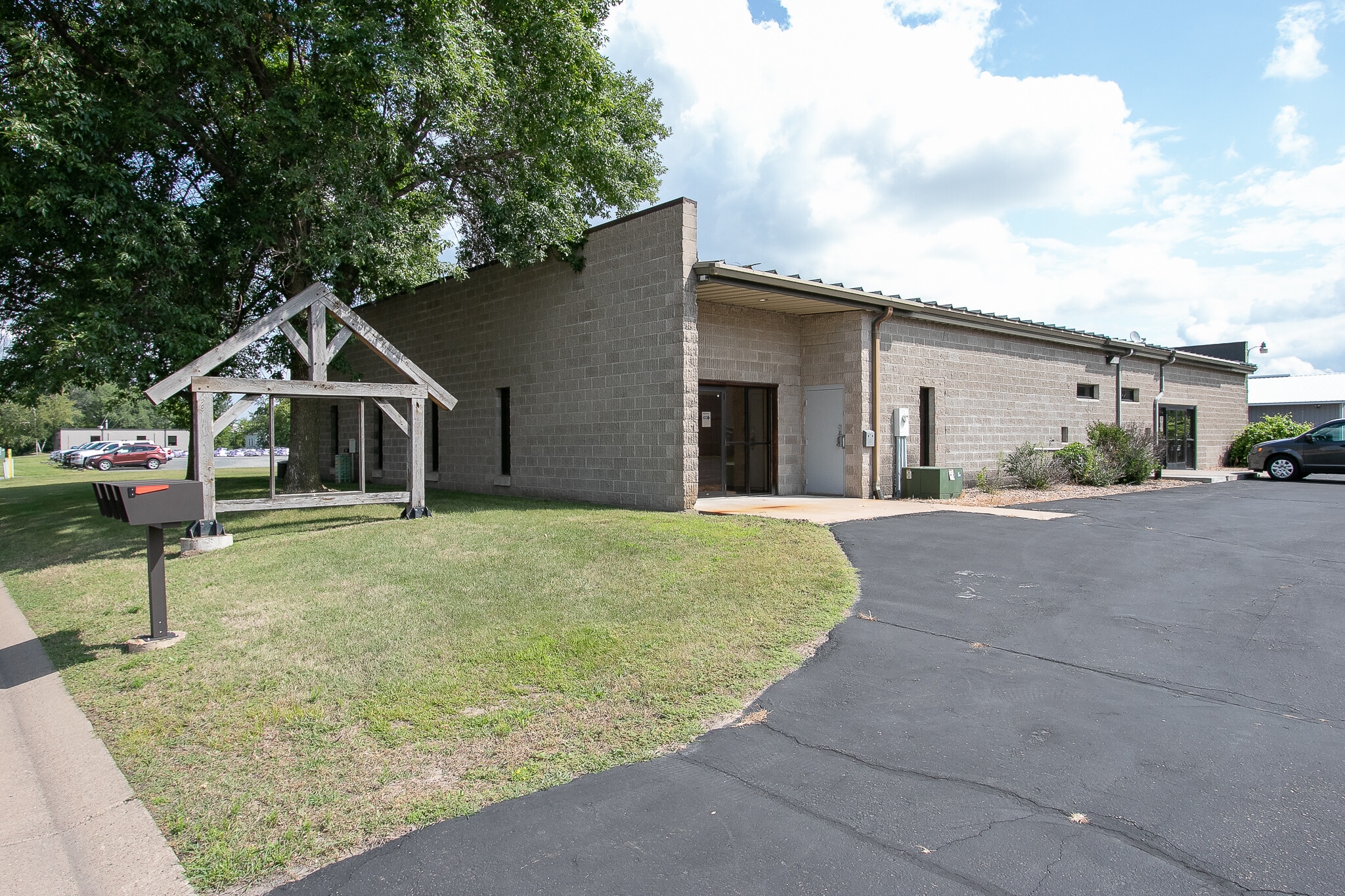 440 Emerson St, Cambridge, MN for lease Interior Photo- Image 1 of 38
