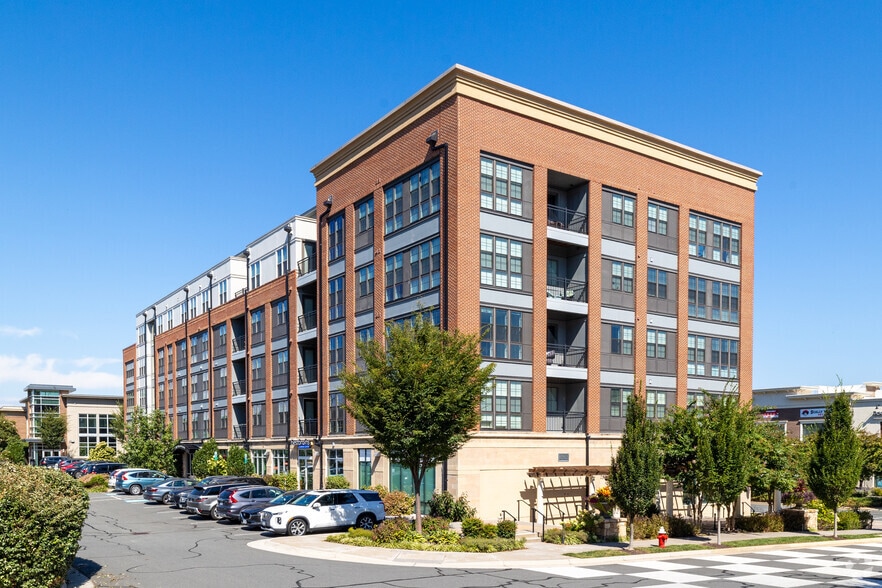 42775 Generation Dr, Ashburn, VA for lease - Building Photo - Image 2 of 29