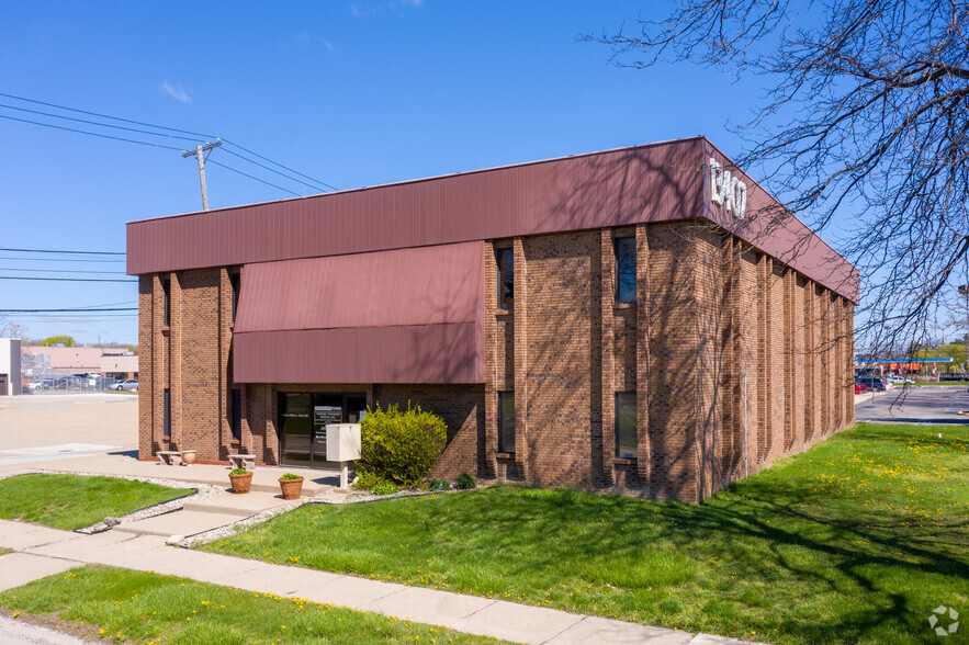 13407 Farmington Rd, Livonia, MI for lease - Building Photo - Image 1 of 4