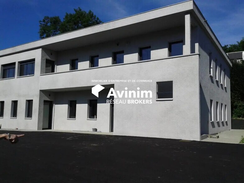 Office in Tresserve for lease - Building Photo - Image 1 of 4