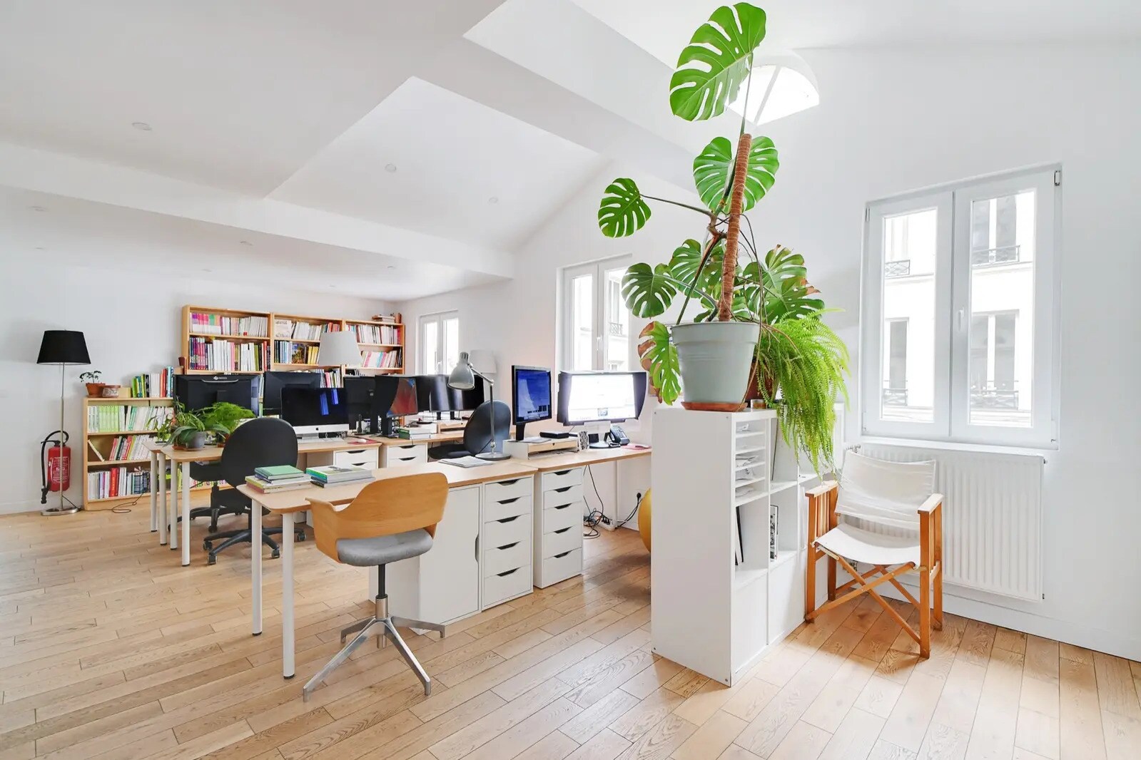 Office in Paris for lease Interior Photo- Image 1 of 16