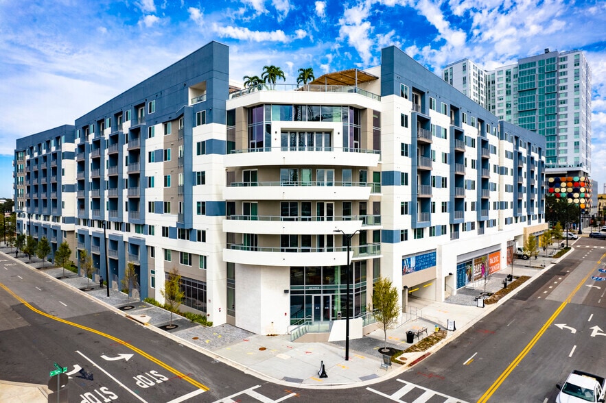 160 W Tyler St, Tampa, FL for lease - Building Photo - Image 1 of 4