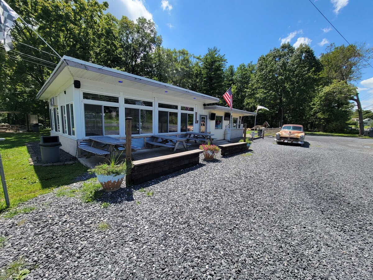 4315 W Mountain View Dr, Walnutport, PA 18088 18 Holes Mini Golf