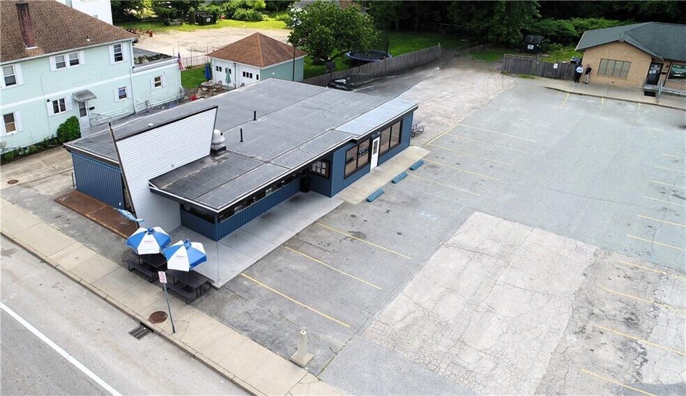 923 - 925 Main Street West Warwick portfolio of 2 properties for sale on LoopNet.com - Building Photo - Image 2 of 24