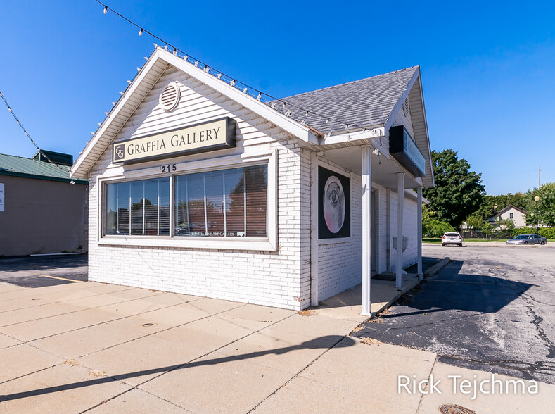 215 W Savidge St, Spring Lake, MI for sale - Building Photo - Image 2 of 13