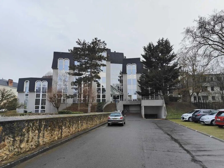 5 Rue Guy Moquet, Orsay for lease - Building Photo - Image 1 of 10