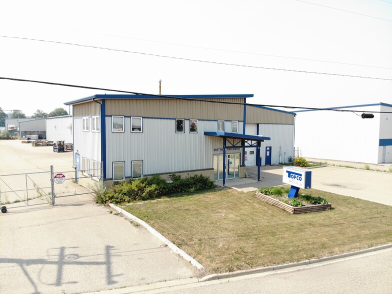 7932 Edgar Industrial Way, Red Deer, AB for lease - Building Photo - Image 2 of 13