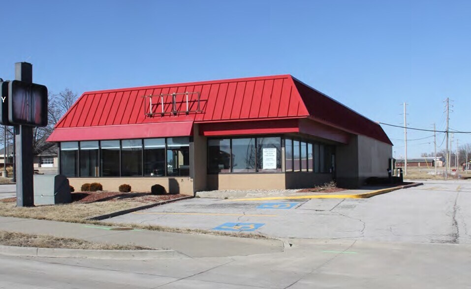 2002 N Commercial St, Harrisonville, MO 64701