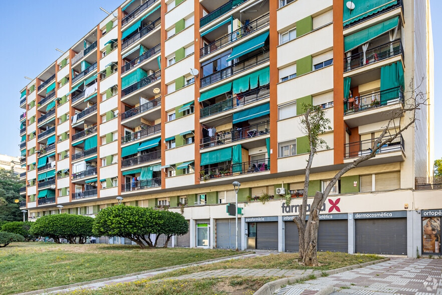 Retail in Rubí, Barcelona for lease - Building Photo - Image 2 of 5