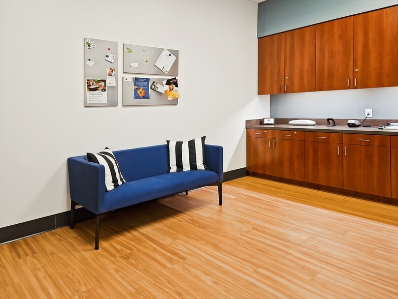 610 Uptown Blvd, Cedar Hill, TX for lease - Interior Photo - Image 3 of 14