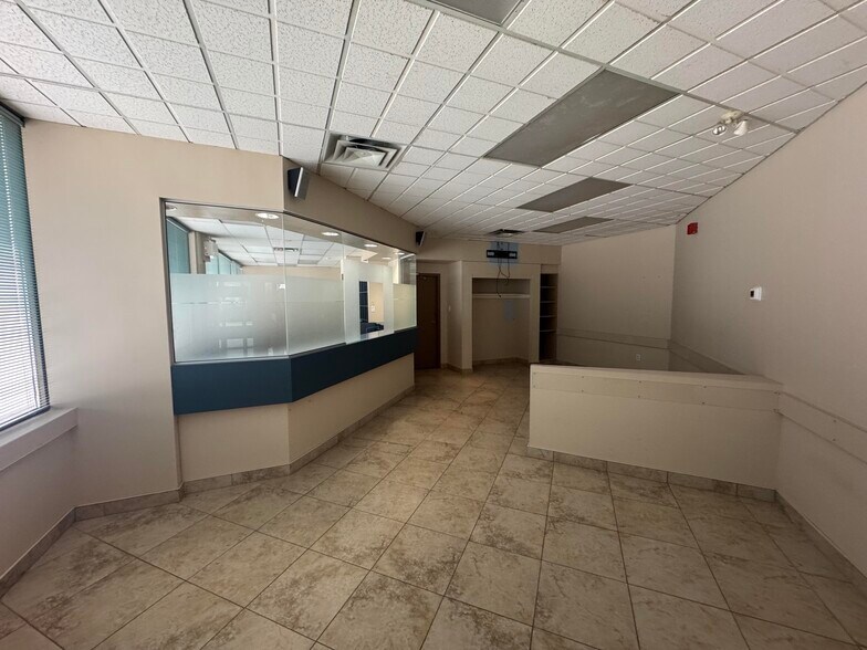240 Waterloo St, London, ON for lease - Primary Photo - Image 1 of 42