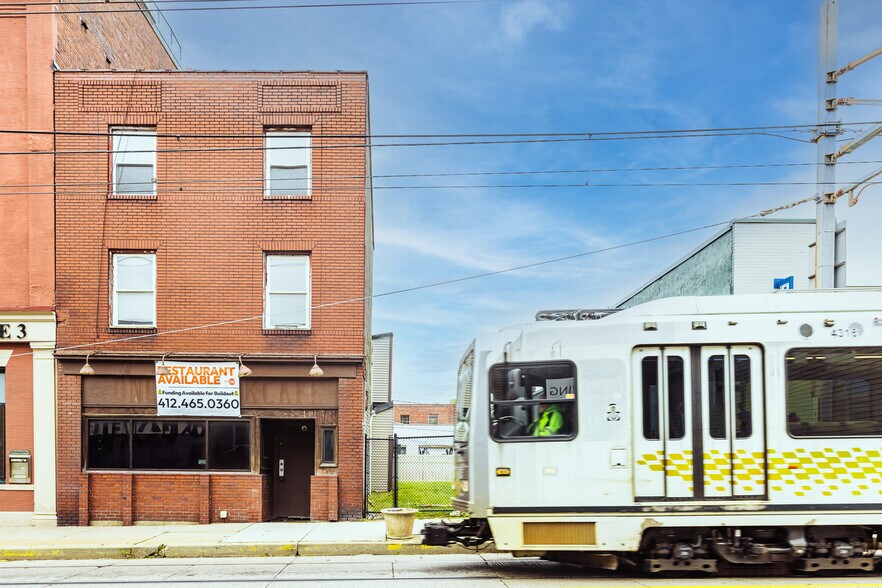 826 E Warrington Ave, Pittsburgh, PA for lease - Building Photo - Image 1 of 22