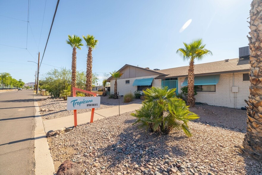 2011 N 51st St, Phoenix, AZ for sale - Building Photo - Image 1 of 15