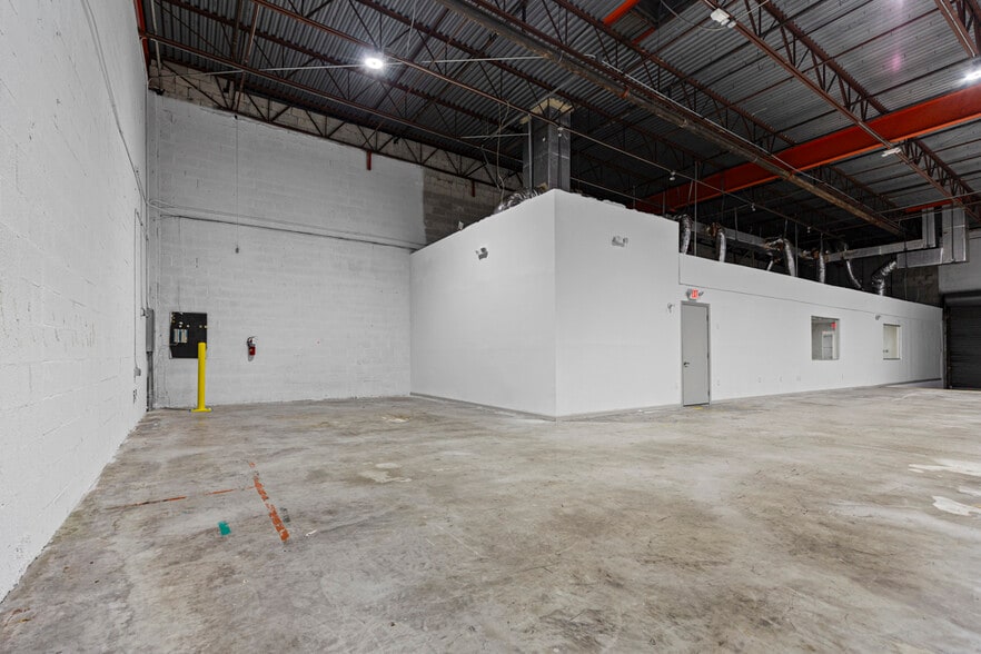 2101-2163 NW 79th Ave, Doral, FL for lease - Interior Photo - Image 3 of 15