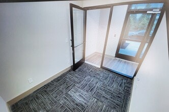 130 Cinema Dr, Hendersonville, TN for lease Interior Photo- Image 2 of 2