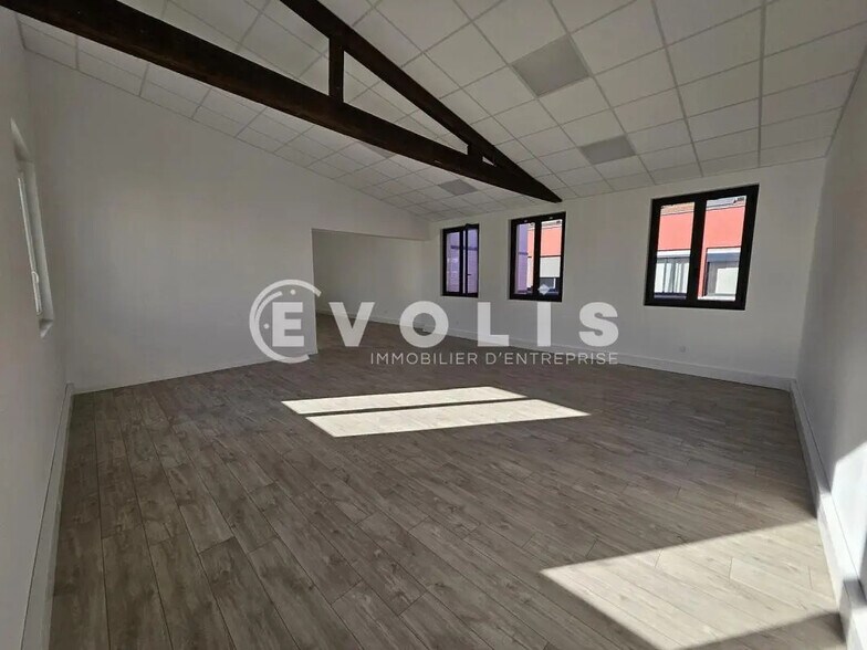 Office in Cachan for lease - Interior Photo - Image 2 of 14