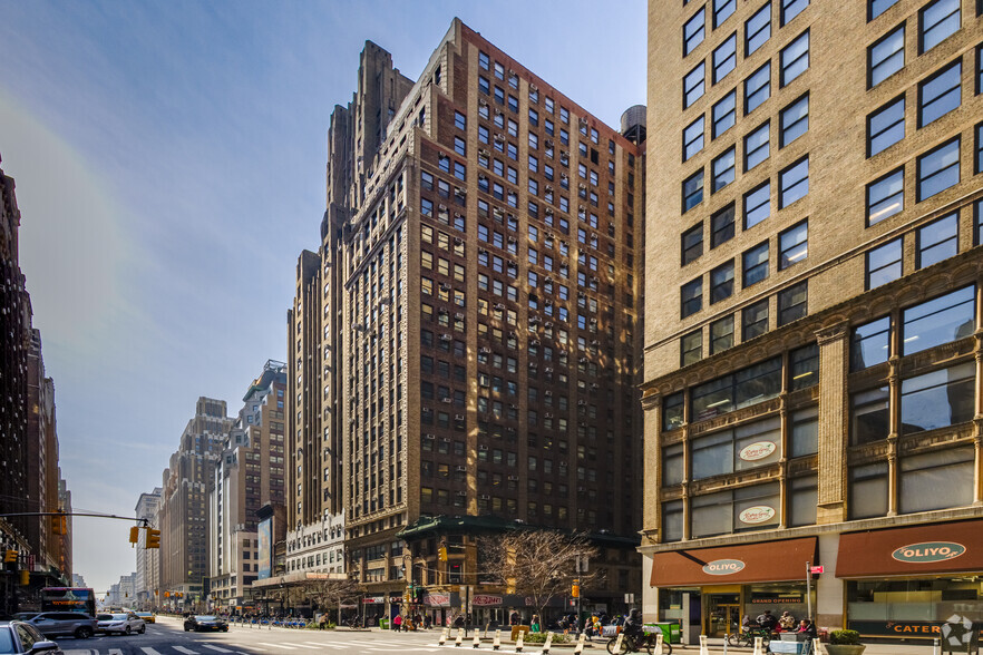 555 Eighth Ave, New York, NY for lease - Building Photo - Image 1 of 7