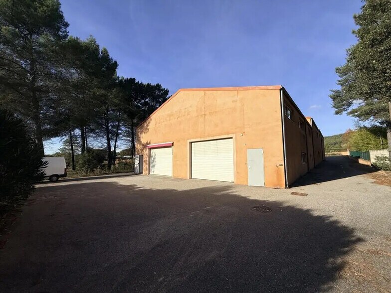Flex in Villecroze for lease - Building Photo - Image 1 of 10