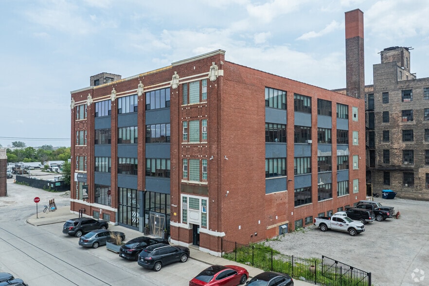 3700 S Iron St, Chicago, IL for lease - Primary Photo - Image 1 of 4