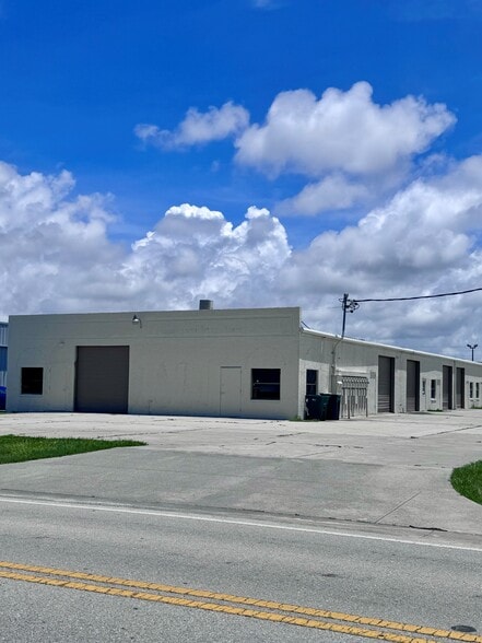 6026 Taylor Rd, Naples, FL for lease - Building Photo - Image 1 of 5