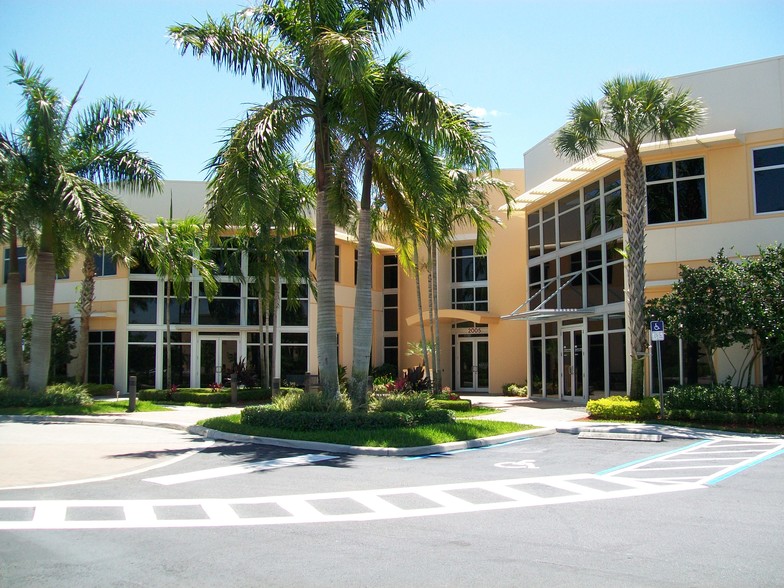 2005 Vista Pky, West Palm Beach, FL for lease - Building Photo - Image 1 of 6