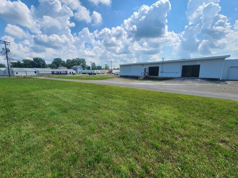 1230 Jackson St, Columbus, IN for lease - Building Photo - Image 2 of 15