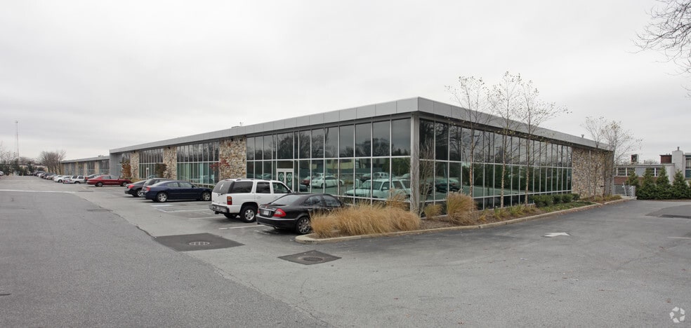 1324 Motor Pky, Hauppauge, NY for lease - Building Photo - Image 2 of 5