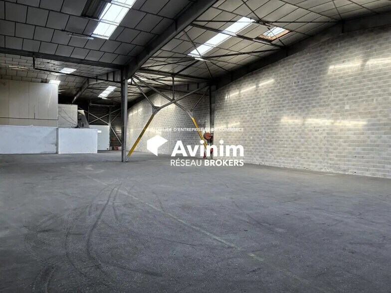 Flex in Marseille for lease - Interior Photo - Image 3 of 8