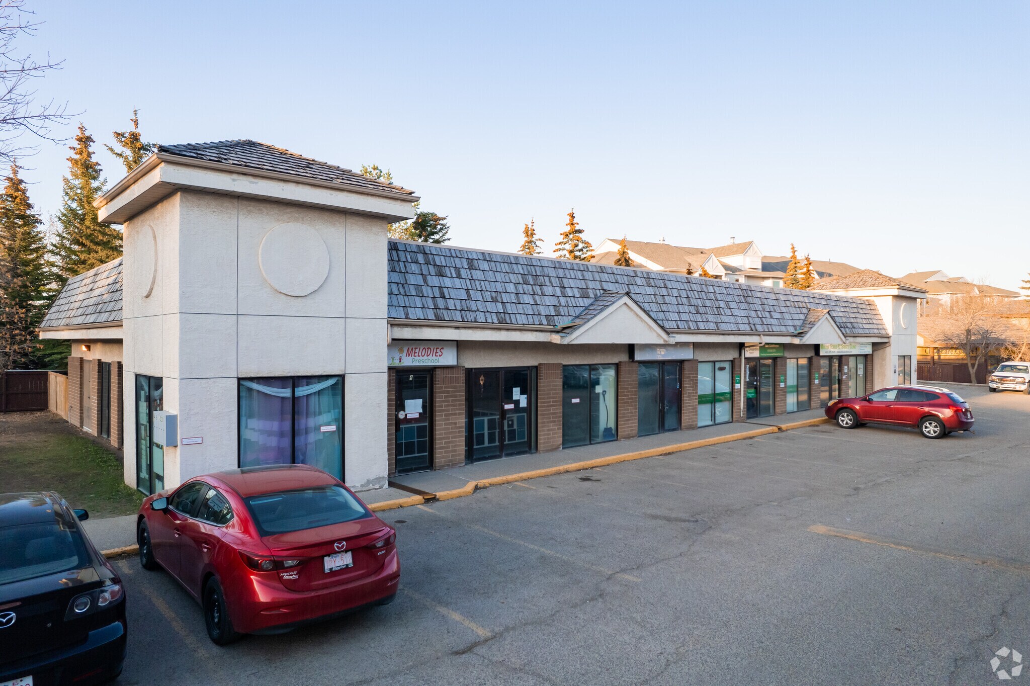 217 Hawksbrow Dr NW, Calgary, AB for sale Primary Photo- Image 1 of 13