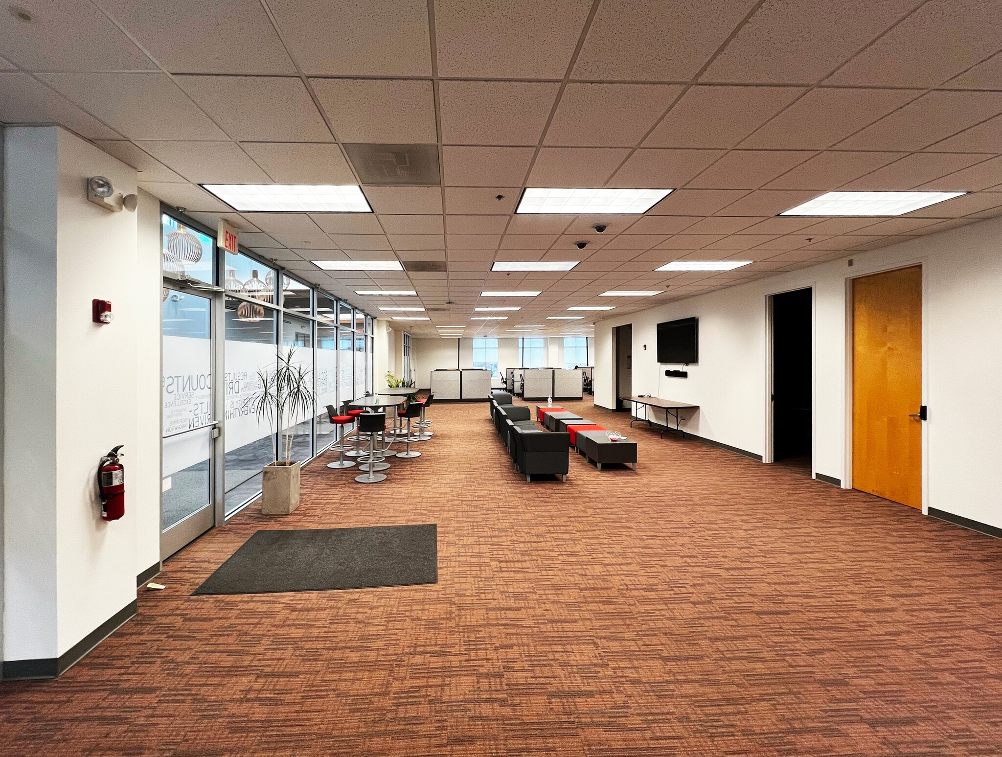 750 Estate Dr, Deerfield, IL for lease Interior Photo- Image 1 of 5