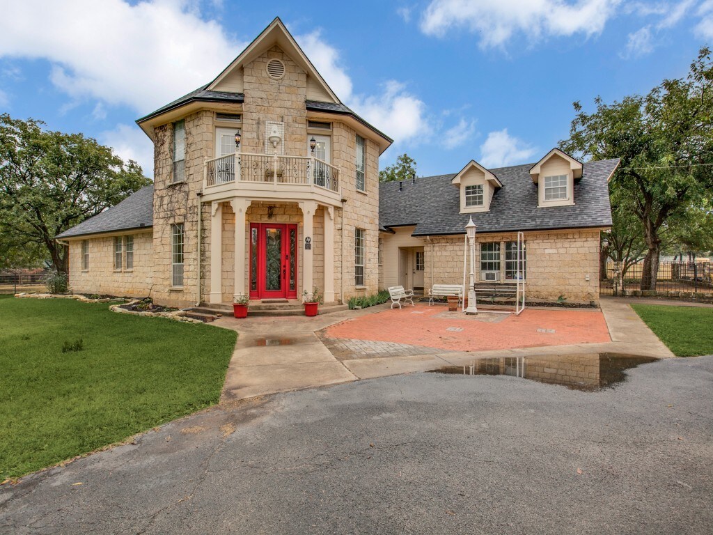 617 Averett St, Kennedale, TX 76060