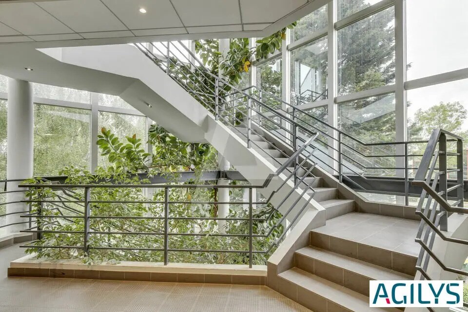 Office in Antony for lease Building Photo- Image 1 of 7