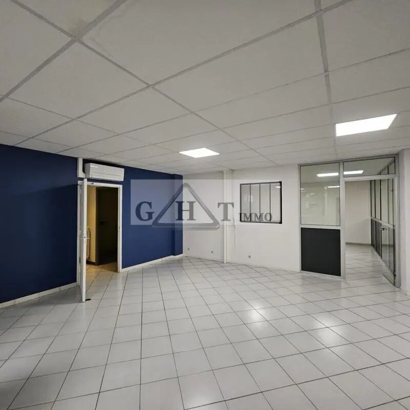 Vente Commerce 22 m² à 238 m² - Photo 1