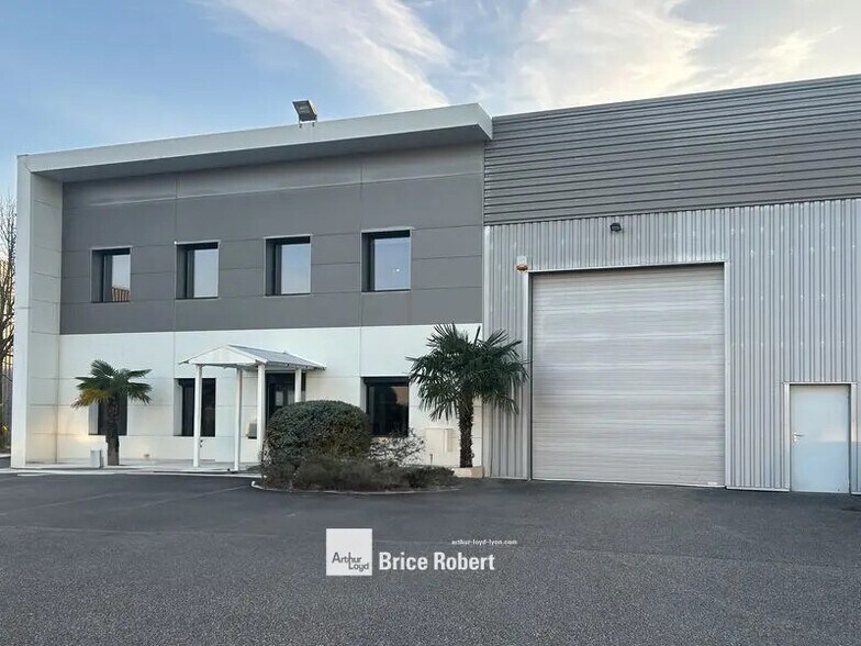 Office in Saint-Priest for lease - Building Photo - Image 1 of 4