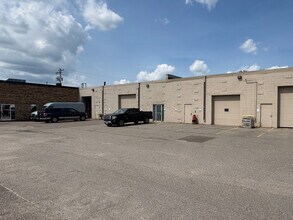 1209 W County Road E W, Saint Paul, MN for lease Building Photo- Image 2 of 9