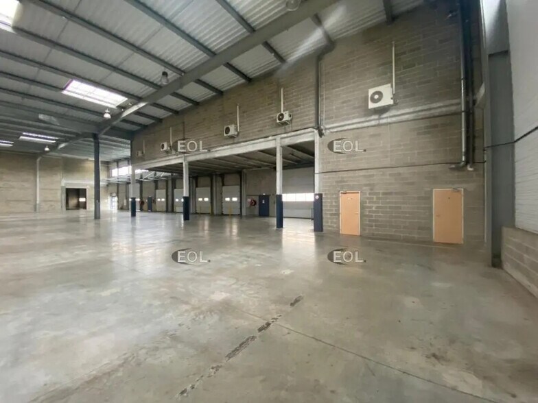 Industrial in Lieusaint for lease - Interior Photo - Image 3 of 11