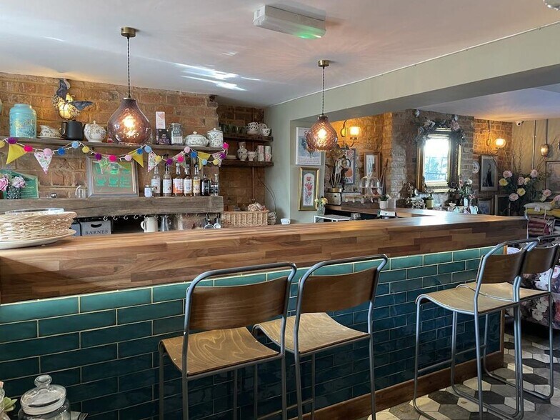 94 Eastgate St, Gloucester for lease - Building Photo - Image 3 of 8