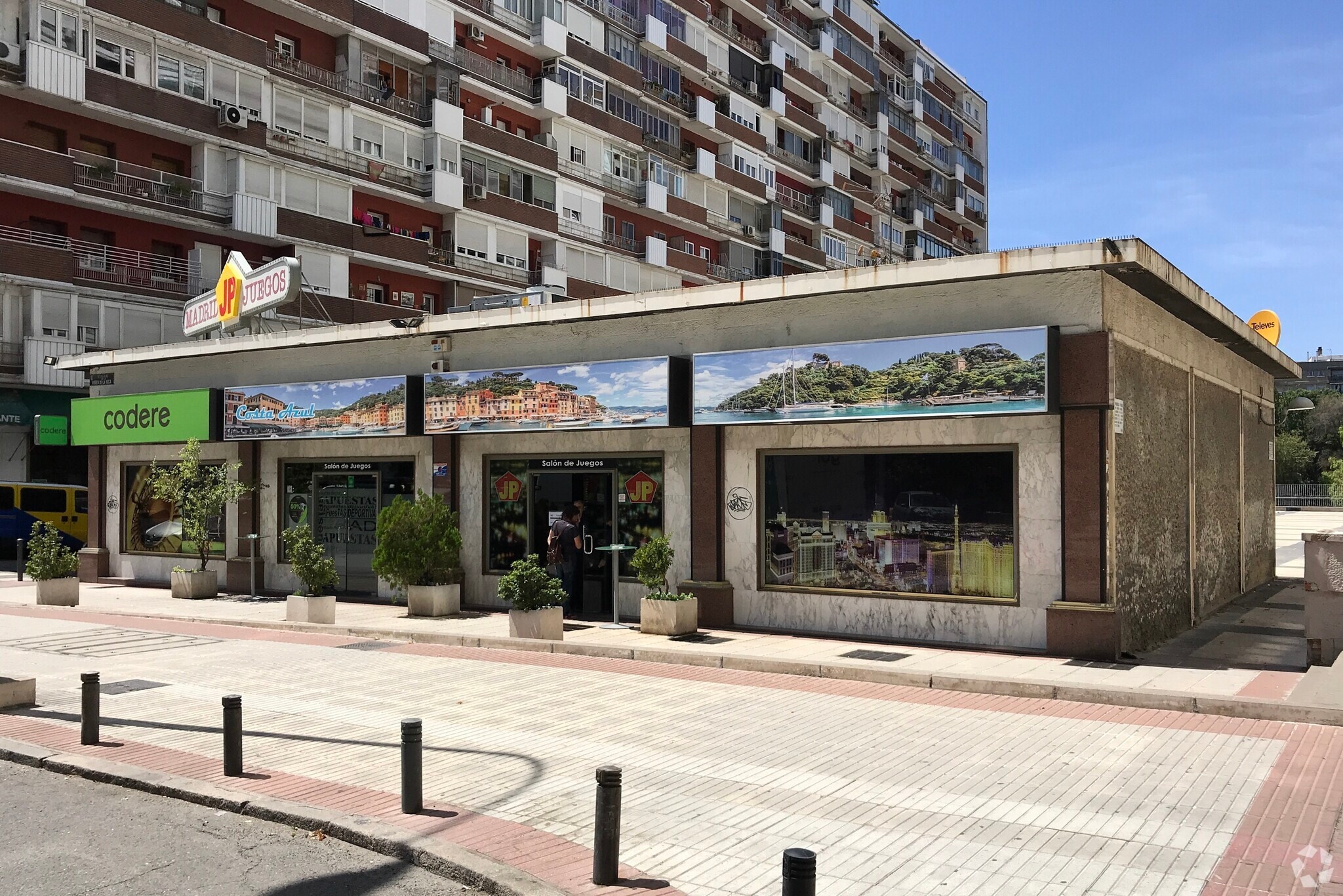 Retail in Madrid, Madrid for sale Primary Photo- Image 1 of 2