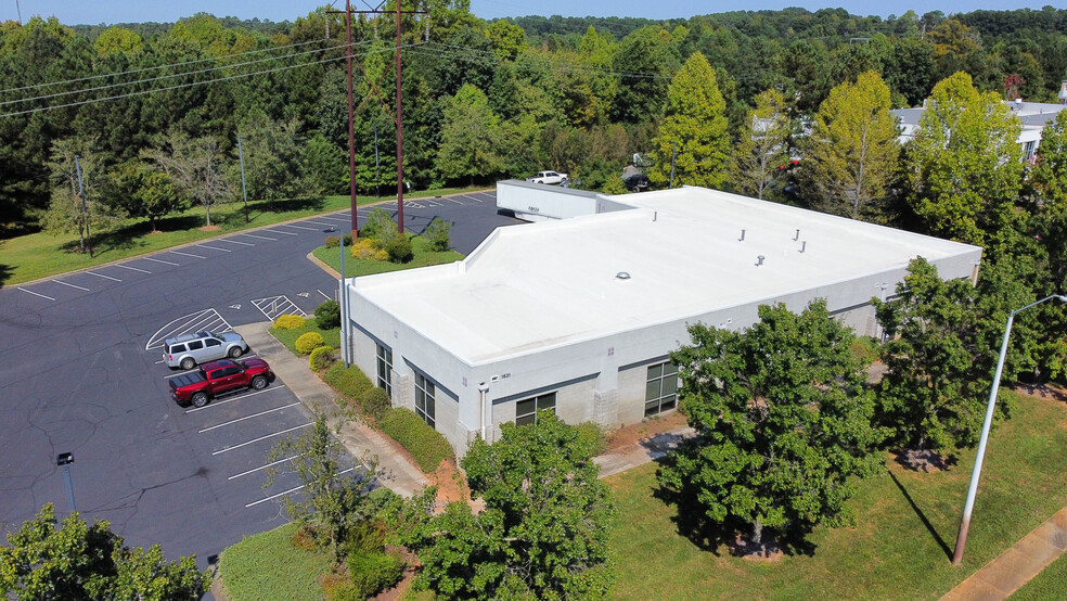 1631 NW Maynard Rd, Cary, NC for lease - Building Photo - Image 1 of 3