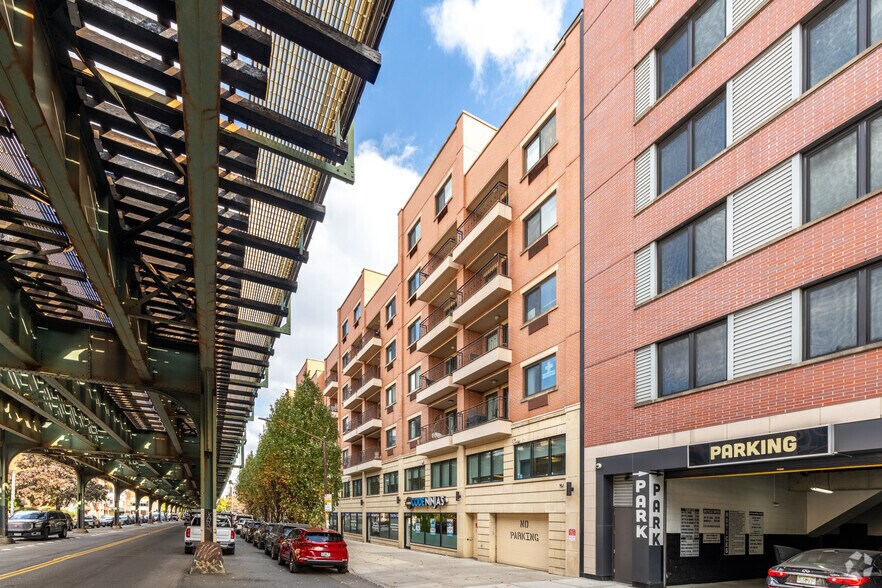 31-35 31st St, Astoria, NY for sale - Primary Photo - Image 1 of 1