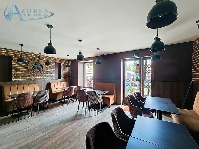 Retail in Nice for lease - Interior Photo - Image 2 of 6