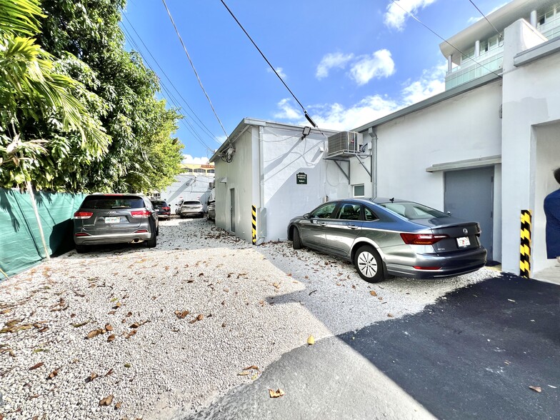 1741-1743 NW 22nd St, Miami, FL for lease - Building Photo - Image 2 of 7