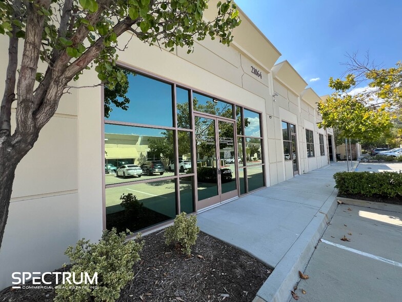 21060 Centre Pointe Pky, Santa Clarita, CA for sale - Building Photo - Image 2 of 24