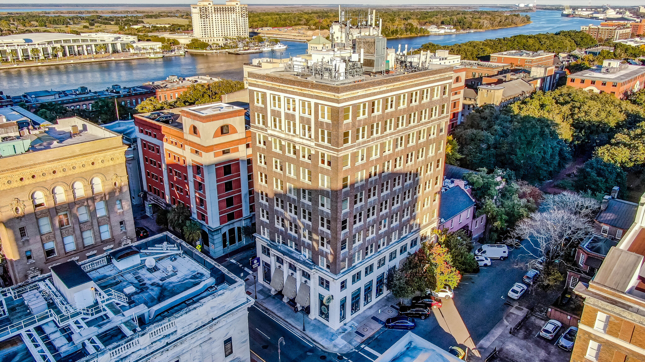 24 Drayton St, Savannah, GA for lease Building Photo- Image 1 of 11