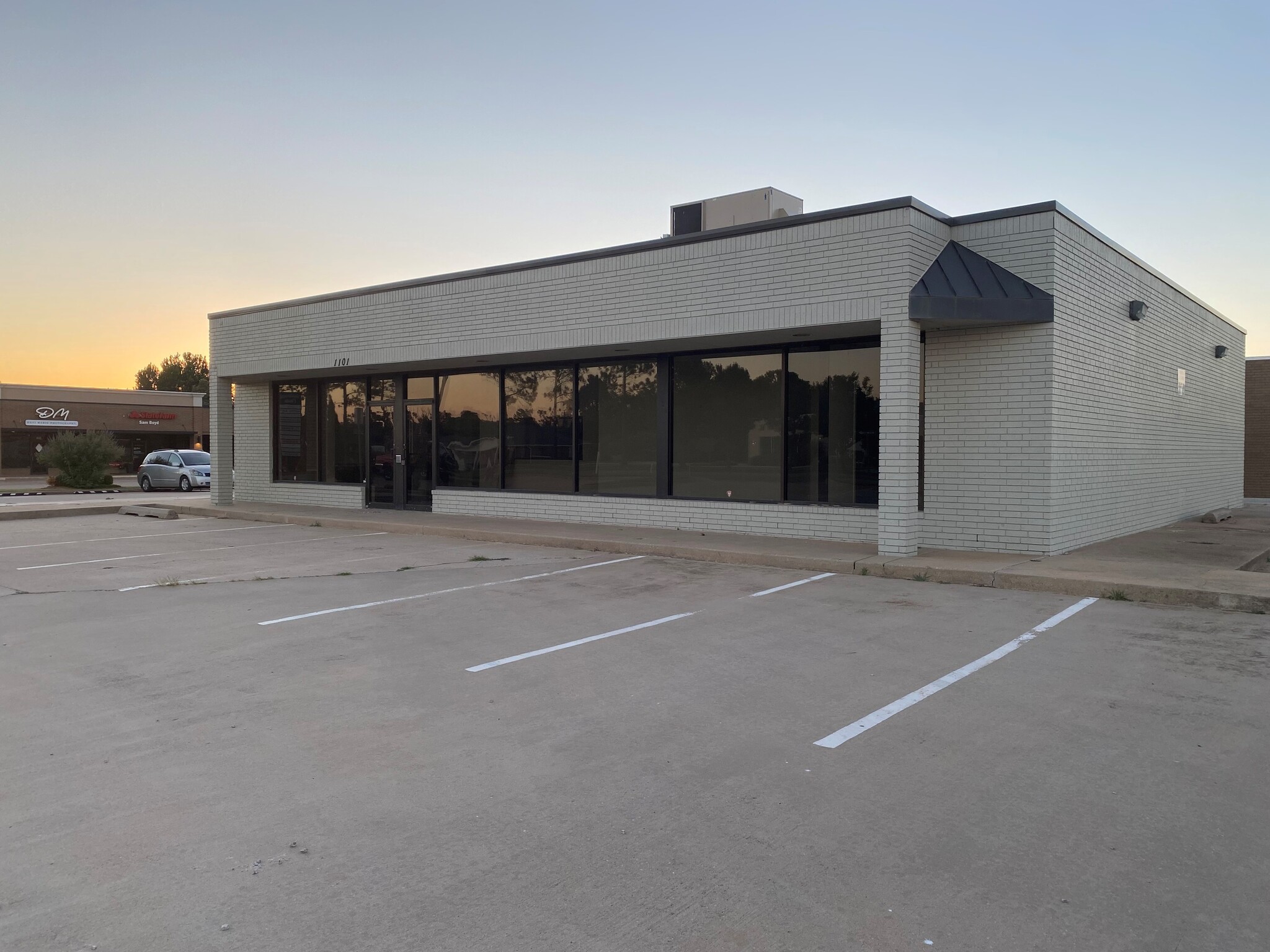 1101 W 15th St, Edmond, OK for lease Building Photo- Image 1 of 6