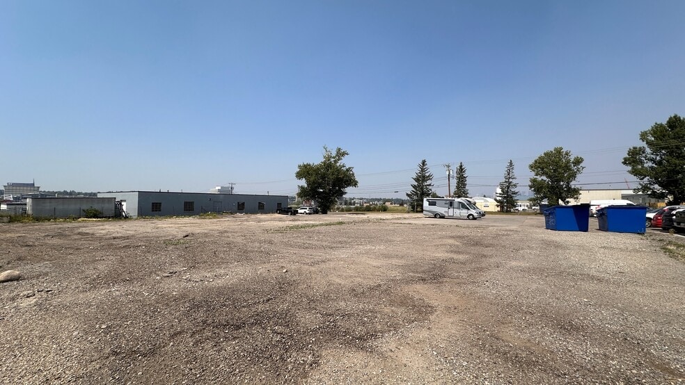 207 61 Av SE, Calgary, AB for sale - Primary Photo - Image 1 of 1