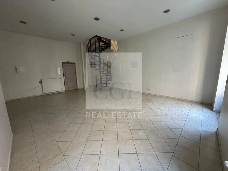 Office in Lyon for lease - Interior Photo - Image 2 of 9