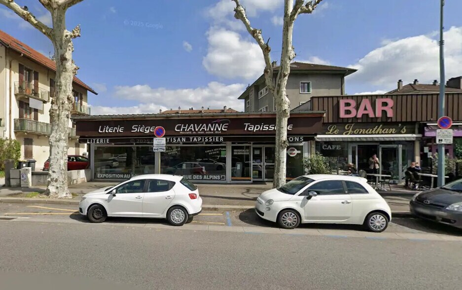 Flex in Annecy for lease - Building Photo - Image 1 of 3
