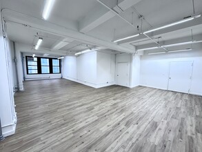 325 W 38th St, New York, NY for lease Interior Photo- Image 2 of 4