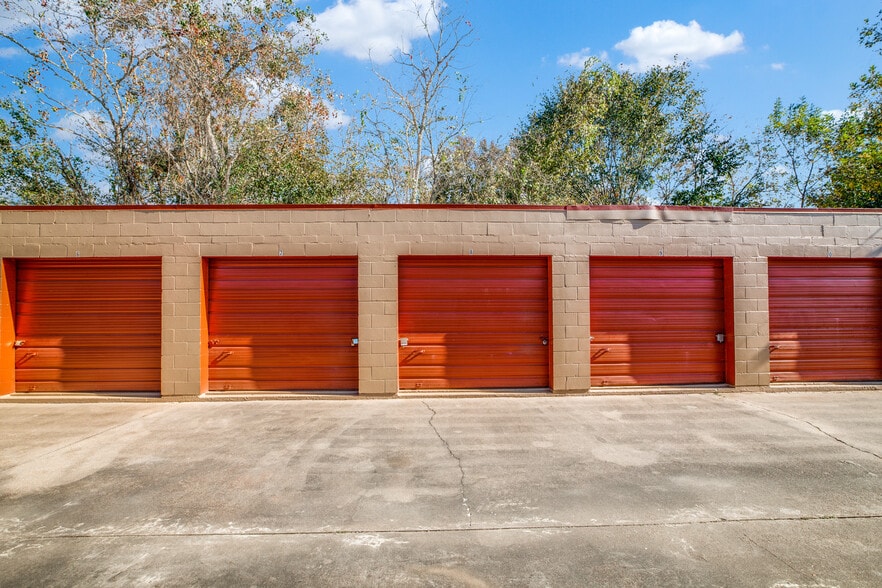 2002 N Main St, Liberty, TX for sale - Building Photo - Image 3 of 4
